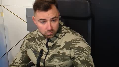 Snapshot of duncanstones chatting on October 17, 5:10 am DuncanStone online show from October 17, 5:10 am