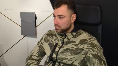 Snapshot of duncanstones chatting on November 3, 4:58 am DuncanStone online show from November 3, 4:58 am