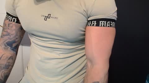 Snapshot of duncanstones chatting on November 14, 5:39 am DuncanStone online show from November 14, 5:39 am