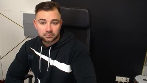 Snapshot of duncanstones chatting on November 15, 6:11 am DuncanStone online show from November 15, 6:11 am