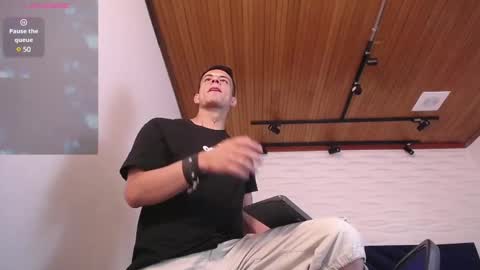 Dustin Sonne online show from January 19, 9:33 am