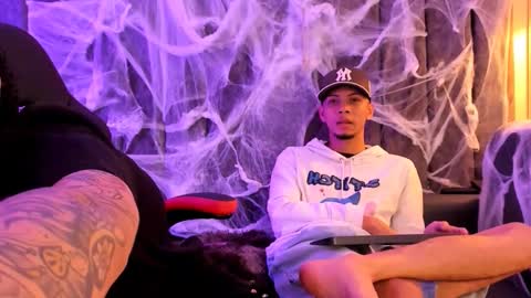 Snapshot of dustinandjordan chatting on October 10, 6:12 am dustinandjordan online show from October 10, 6:12 am