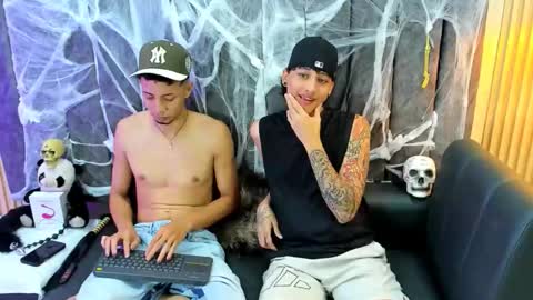 Snapshot of dustinandjordan chatting on October 18, 6:16 am dustinandjordan online show from October 18, 6:16 am