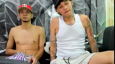 Snapshot of dustinandjordan chatting on October 26, 4:51 am dustinandjordan online show from October 26, 4:51 am