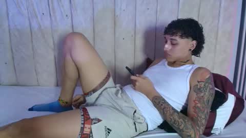 Snapshot of dustinandjordan chatting on November 25, 5:07 am dustinandjordan online show from November 25, 5:07 am