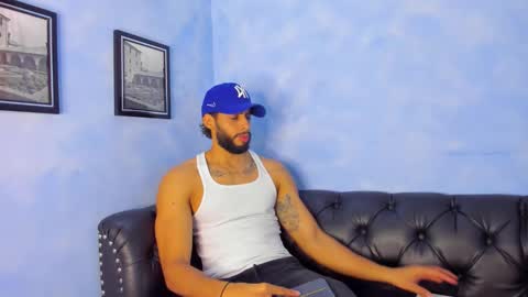 Snapshot of dwaynehoff chatting on November 10, 4:55 am DWAYNIE online show from November 10, 4:55 am