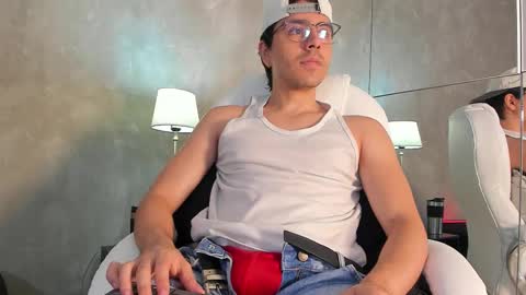 Dylan online show from November 25, 11:21 am