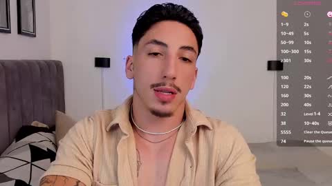 Snapshot of dylan_spencer chatting on February 23, 7:07 pm Bryan model independient online show from February 23, 7:07 pm