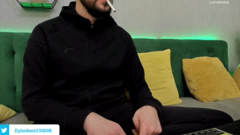 Snapshot of dylan_starxx chatting on November 19, 10:54 pm Dylan online show from November 19, 10:54 pm