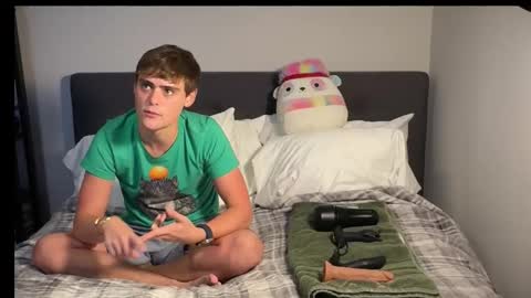 Snapshot of dylanfruits chatting on October 27, 9:52 pm dylanfruits online show from October 27, 9:52 pm