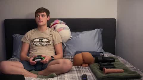 Snapshot of dylanfruits chatting on December 3, 11:14 pm dylanfruits online show from December 3, 11:14 pm