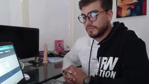 dylanhot10 online show from December 9, 4:05 pm