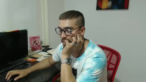 dylanhot10 online show from September 18, 11:51 pm