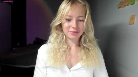 Snapshot of e___lisa chatting on December 11, 3:13 am fansly - yourbestbaby online show from December 11, 3:13 am