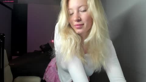 Snapshot of e___lisa chatting on December 31, 3:12 am fansly - yourbestbaby online show from December 31, 3:12 am