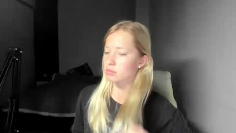 Snapshot of e___lisa chatting on February 12, 4:33 am fansly - yourbestbaby online show from February 12, 4:33 am