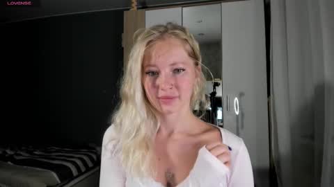 Snapshot of e___lisa chatting on March 5, 4:13 am fansly - yourbestbaby online show from March 5, 4:13 am