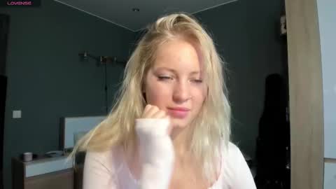 Snapshot of e___lisa chatting on March 8, 7:05 am fansly - yourbestbaby online show from March 8, 7:05 am