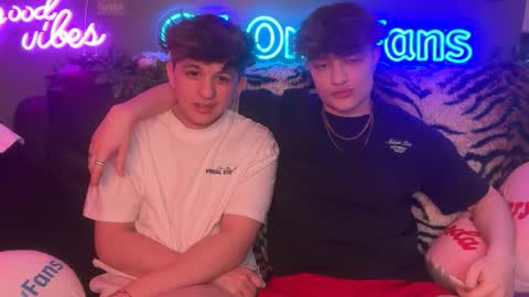 Snapshot of eastinwestin chatting on March 4, 7:14 am eastinwestin online show from March 4, 7:14 am