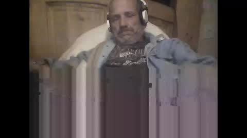 Snapshot of easye4015 chatting on January 18, 10:17 am Easye online show from January 18, 10:17 am