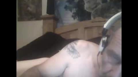 Snapshot of easye4015 chatting on October 10, 11:42 am Easye online show from October 10, 11:42 am