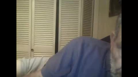 Snapshot of easye4015 chatting on October 31, 10:27 am Easye online show from October 31, 10:27 am