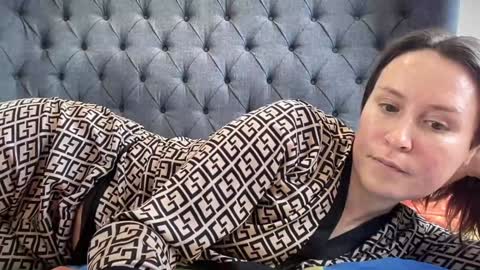 Nadia Ferreira  online show from November 11, 11:10 am