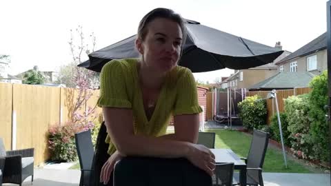 Nadia Ferreira  online show from April 9, 9:58 am