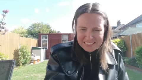 Nadia Ferreira  online show from April 21, 9:26 am