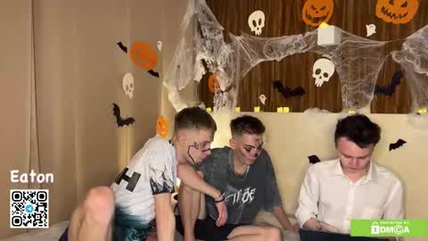 Snapshot of eaton_ chatting on October 31, 5:58 pm eaton_ online show from October 31, 5:58 pm