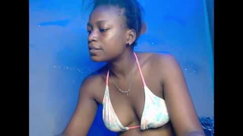 Snapshot of eatuupx chatting on December 2, 9:47 am eatuupx online show from December 2, 9:47 am