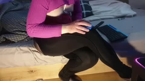 Snapshot of eblata chatting on February 23, 2:18 am shy yoong cross online show from February 23, 2:18 am