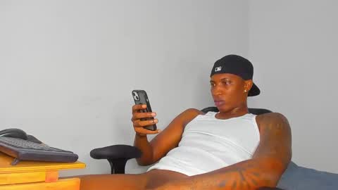 Snapshot of ebony_brandons chatting on February 14, 6:45 am Brandon online show from February 14, 6:45 am