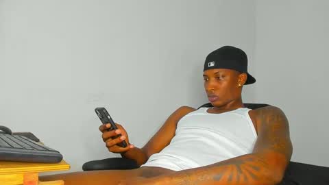 Snapshot of ebony_brandons chatting on February 15, 11:36 pm Brandon online show from February 15, 11:36 pm