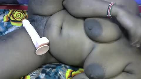 Snapshot of ebony_caramell048 chatting on September 25, 6:28 am caramell online show from September 25, 6:28 am