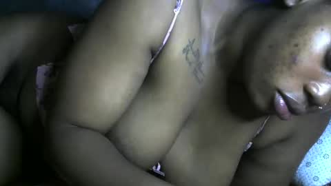 Snapshot of ebony_caramell048 chatting on November 5, 5:40 am caramell online show from November 5, 5:40 am