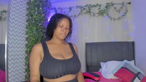 Snapshot of ebony_colombian chatting on January 7, 12:45 am Andrea online show from January 7, 12:45 am
