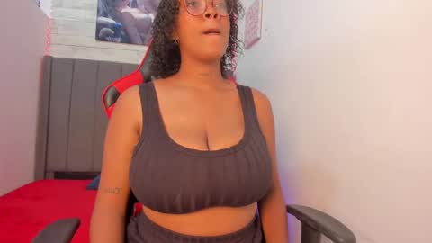 Snapshot of ebony_colombian chatting on January 8, 7:34 pm Andrea online show from January 8, 7:34 pm