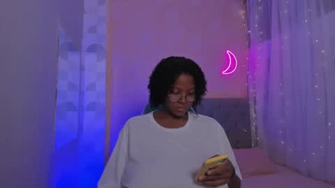 Snapshot of ebony_colombian chatting on January 12, 10:54 pm Andrea online show from January 12, 10:54 pm