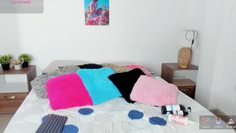 ebony_cute9 online show from April 7, 7:03 pm