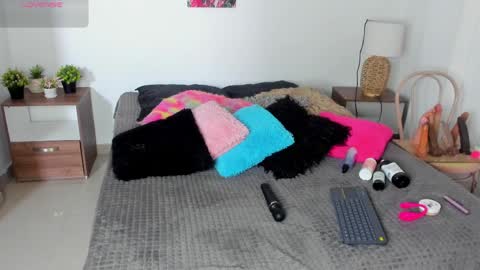 ebony_cute9 online show from April 9, 7:08 pm