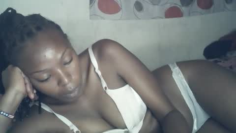 Snapshot of ebony_phoenix12 chatting on November 12, 3:18 am ebony_phoenix12 online show from November 12, 3:18 am