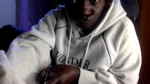 Snapshot of ebony_quiny chatting on December 21, 8:38 pm Nameless online show from December 21, 8:38 pm