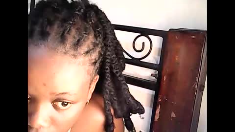 Snapshot of ebony_vellyn20 chatting on March 2, 8:32 am ebony_vellyn20 online show from March 2, 8:32 am