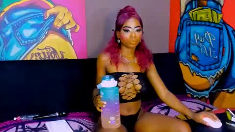 Snapshot of ebonydollx69 chatting on December 8, 2:28 am Pearl online show from December 8, 2:28 am