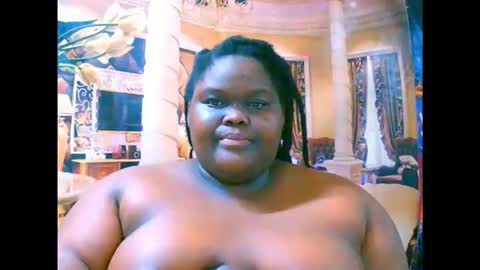 Snapshot of ebonyhotbuns4u2luv chatting on September 13, 9:09 am ebonyhotbuns4u2luv online show from September 13, 9:09 am