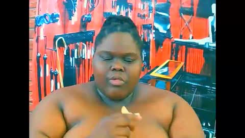 Snapshot of ebonyhotbuns4u2luv chatting on November 13, 9:41 am ebonyhotbuns4u2luv online show from November 13, 9:41 am