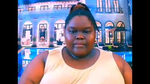 Snapshot of ebonyhotbuns4u2luv chatting on April 26, 8:23 am ebonyhotbuns4u2luv online show from April 26, 8:23 am