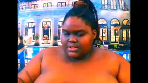 Snapshot of ebonyhotbuns4u2luv chatting on May 1, 9:14 am ebonyhotbuns4u2luv online show from May 1, 9:14 am