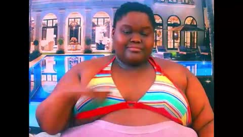 Snapshot of ebonyhotbuns4u2luv chatting on June 4, 6:47 pm ebonyhotbuns4u2luv online show from June 4, 6:47 pm